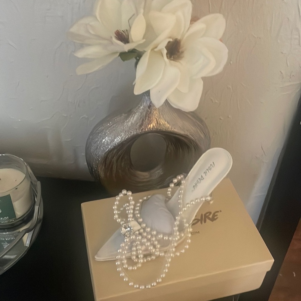 Pearl princess heels